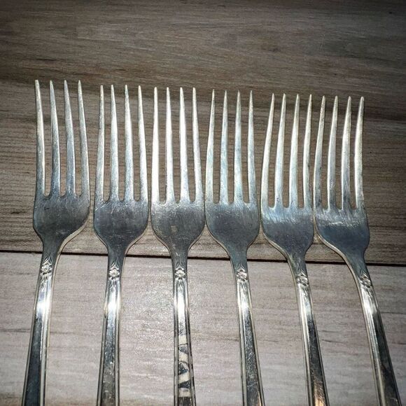 Rogers & Bro "Starlight" Pattern Silverplate Flatware - Set of 4 Dinner Forks - Picture 2 of 9